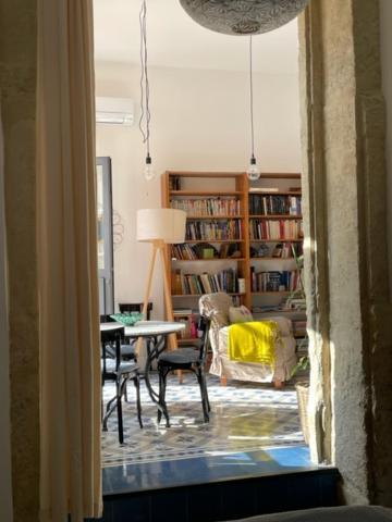 Un Oasis Au Coeur De La Vieille Ville, Classe 4 Etoiles Montpellier Exterior photo